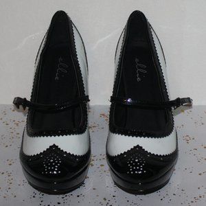 Vintage/Retro Mary Jane black and white heels